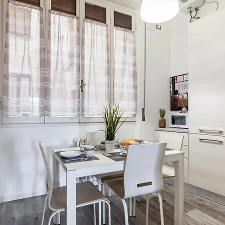아파트 Guesthost - Lungarno Elegant With Panoramic Balcony 피사