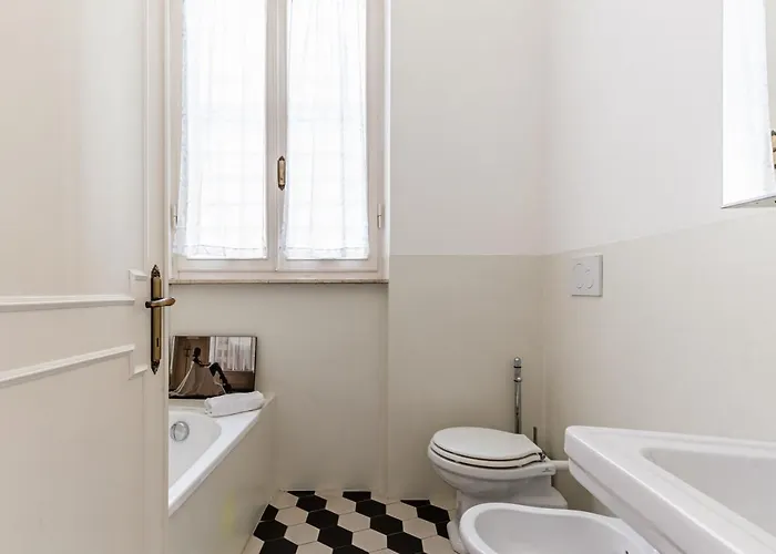Guesthost - Lungarno Elegant With Panoramic Balcony Pisa